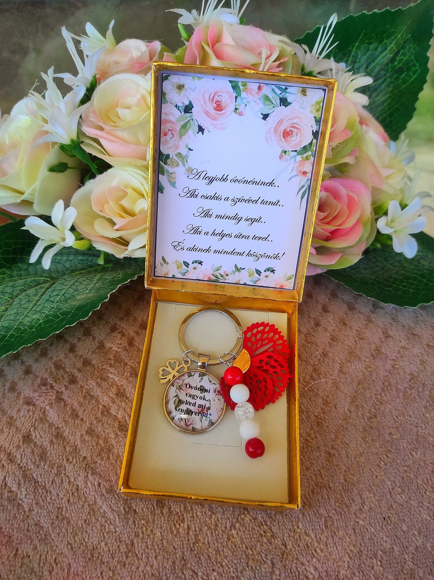 Ajándék ballagási piros kulcstartó dobozban